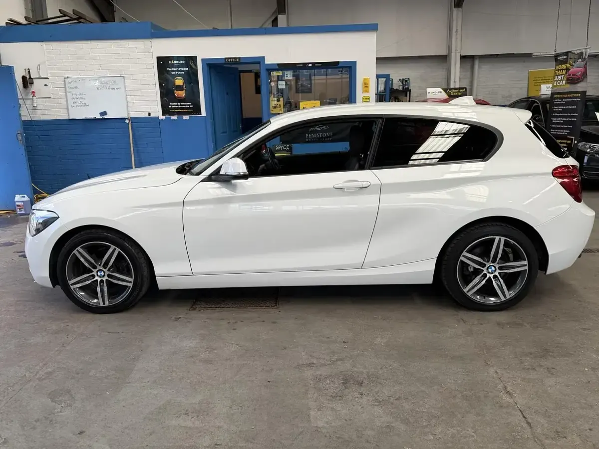 Used BMW 116 Sport Line 116 HP (85 kW) 2014 White Hatchback
