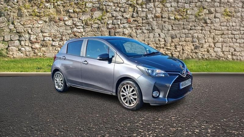 Used Toyota Yaris 99 HP (72 kW) 2016 Grey Hatchback
