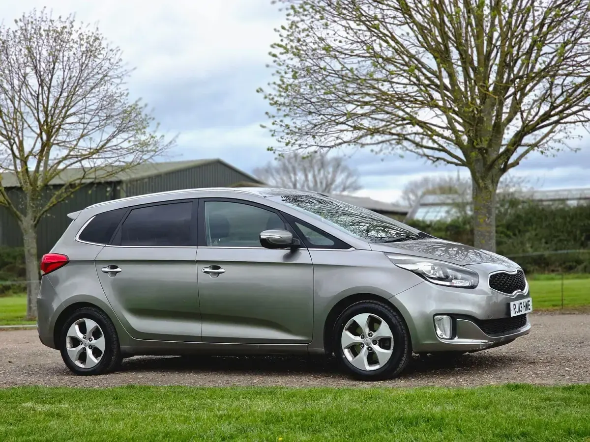 Used Kia Carens 135 HP (99 kW) 2013 Silver MPV