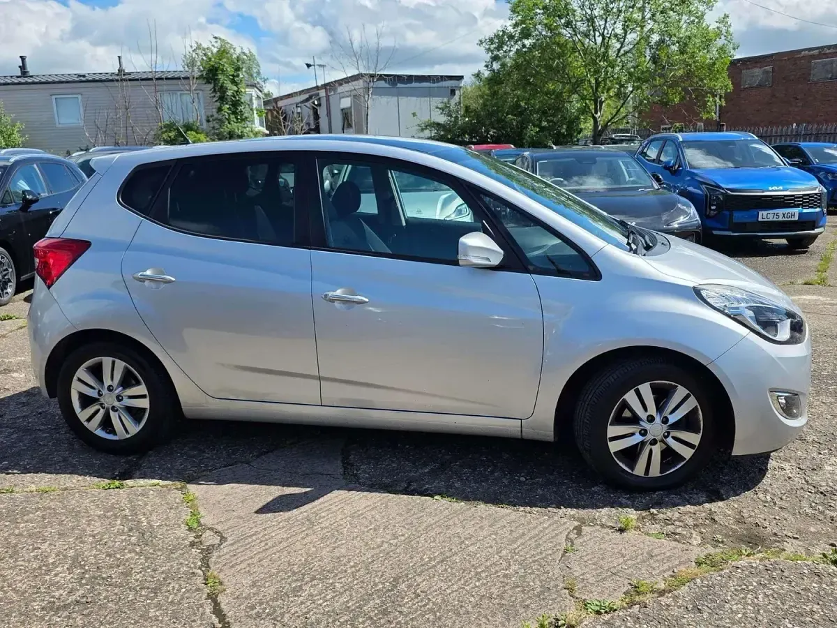 Used Hyundai ix20 Style 90 HP (66 kW) 2015 Silver Hatchback