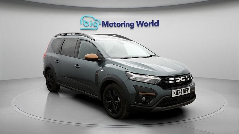 Used Dacia Jogger Extreme 141 HP (103 kW) 2024 Green MPV