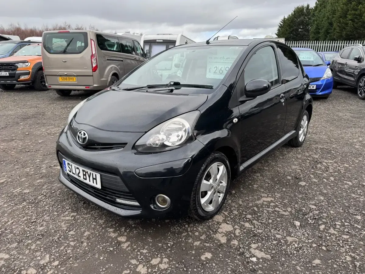 Usado Toyota Aygo 2012 Negro Utilitario