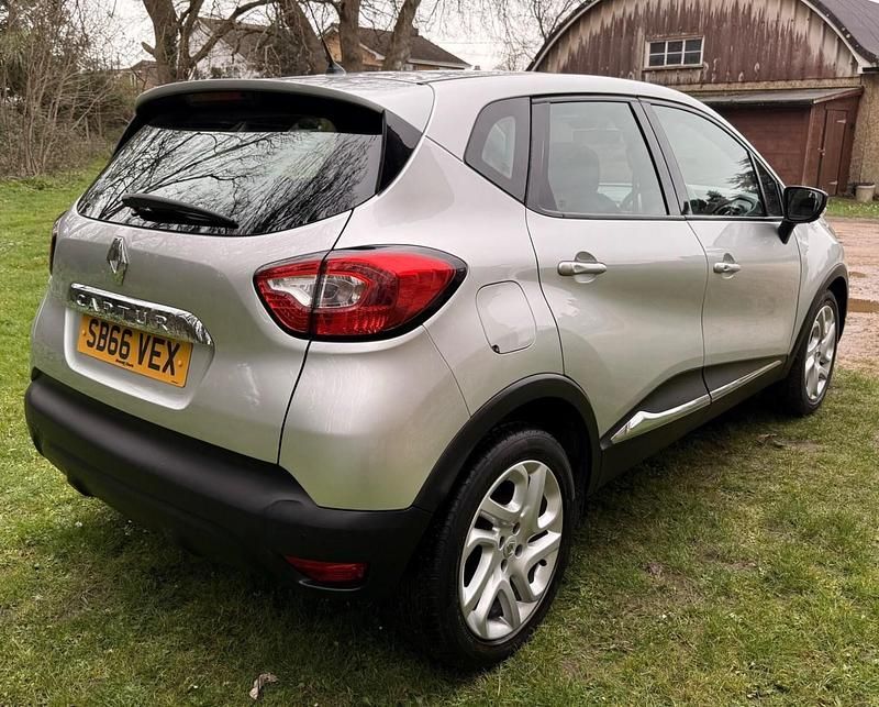 Used Renault Captur Dynamique 90 HP (66 kW) 2016 Silver SUV