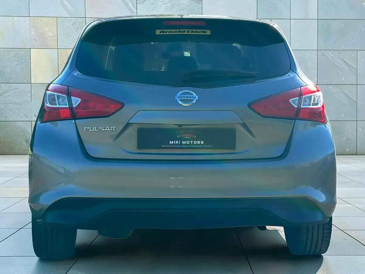 Used Nissan Pulsar Tekna 115 HP (84 kW) 2015 Grey Hatchback