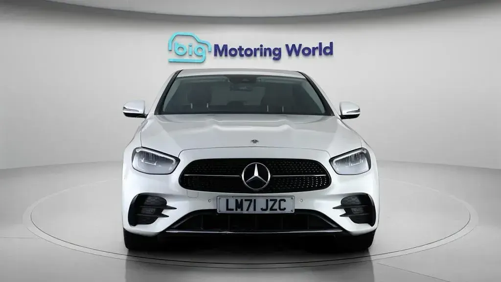 Used Mercedes E300 AMG line 306 HP (225 kW) 2021 White Sedan