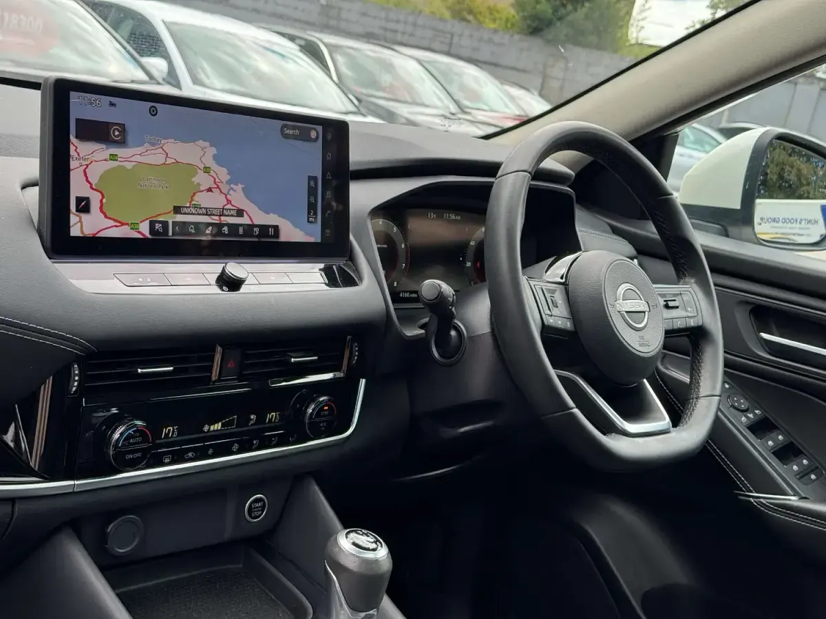 Used Nissan Qashqai N-Connecta 2023 White SUV