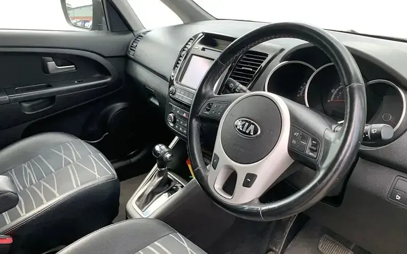 Second-hand Kia Venga 125 CP (91 kW) 2019 Gri Hatchback