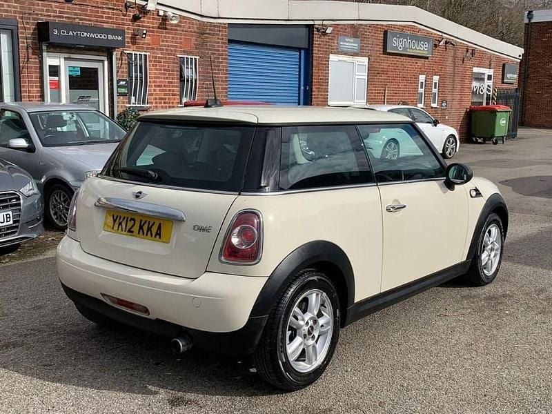 Used Mini ONE Hatch 98 HP (72 kW) 2012 White Hatchback