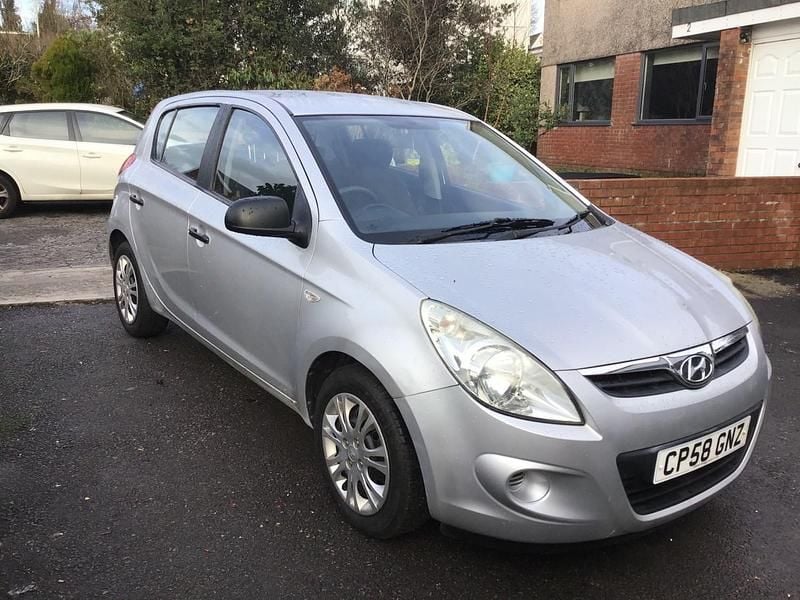 Silver Used 2009 Hyundai i20 Classic Hatchback | £1,950 (Good price) - Image 1/4