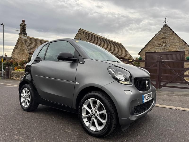 Used Smart ForTwo Coupé Passion 71 HP (52 kW) 2018 Black Coupe