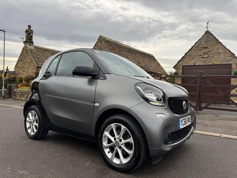 Black Used 2018 Smart ForTwo Coupé Passion Coupe | £4,490 (A bit pricey) - Image 1/4