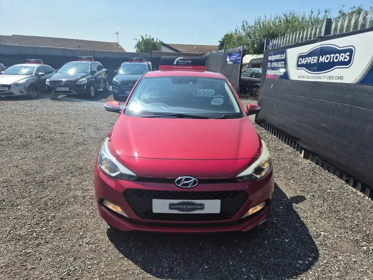 Used Hyundai i20 Premium 84 HP (61 kW) 2017 Red Hatchback