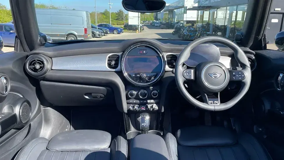 Usado Mini Cooper S Exclusive 176 HP (129 kW) 2023 Amarelo Citadino