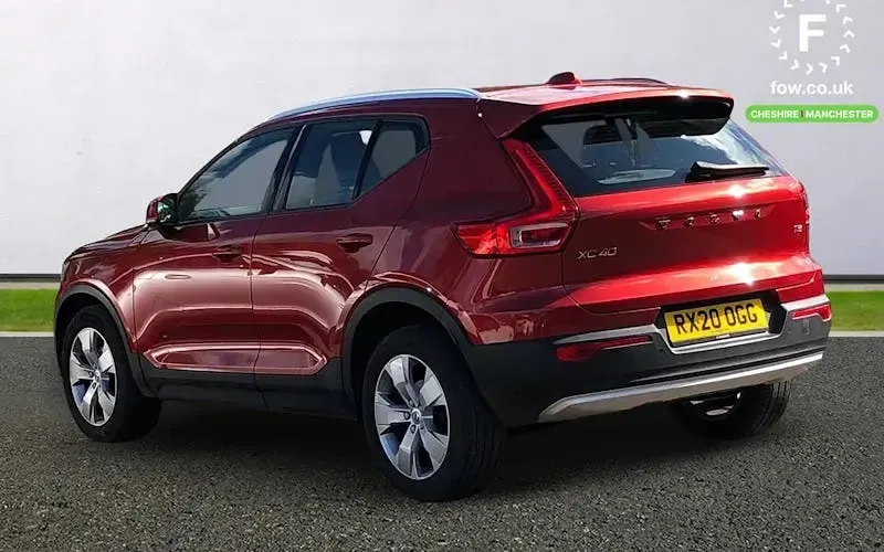 Used Volvo XC40 Momentum 163 HP (119 kW) 2020 Red SUV