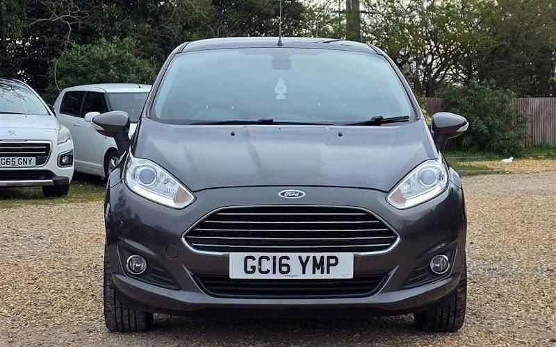 Used Ford Fiesta Titanium 101 HP (74 kW) 2016 Grey Hatchback