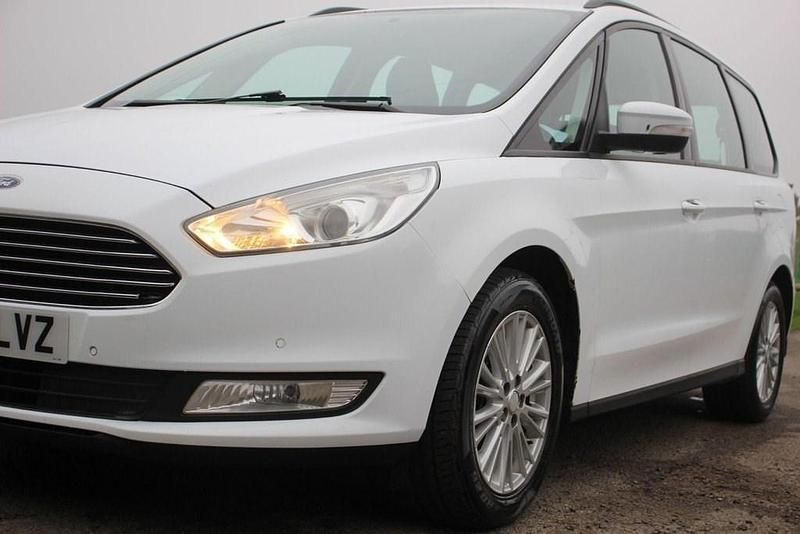 Begagnad Ford Galaxy Zetec 2022 Vit Minibuss