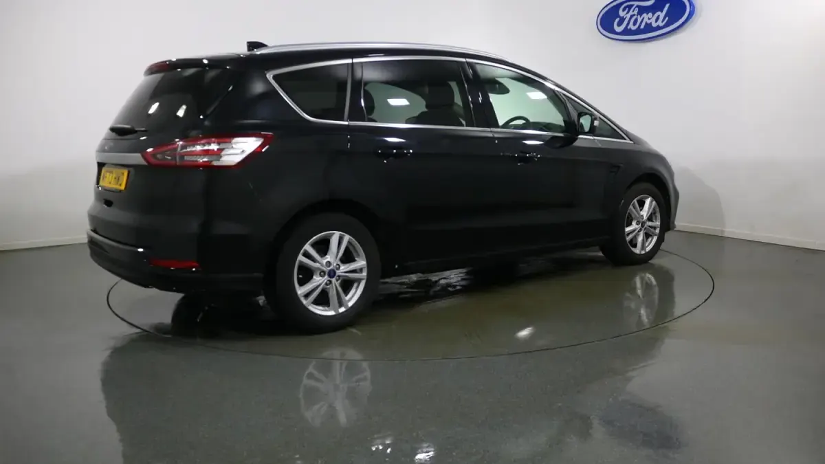 Used Ford S-MAX Titanium 150 HP (110 kW) 2023 Black MPV