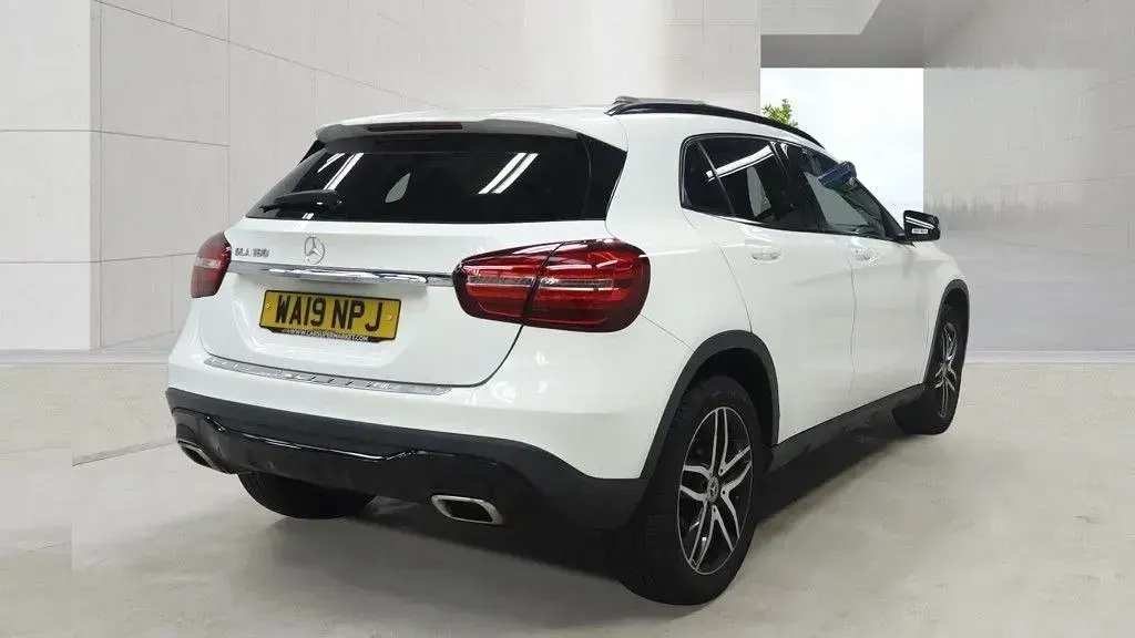 Usado Mercedes GLA180 Urban 122 HP (89 kW) 2019 Branco SUV