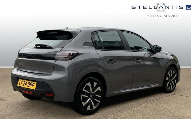 Used Peugeot 208 Active 102 HP (75 kW) 2024 Hatchback