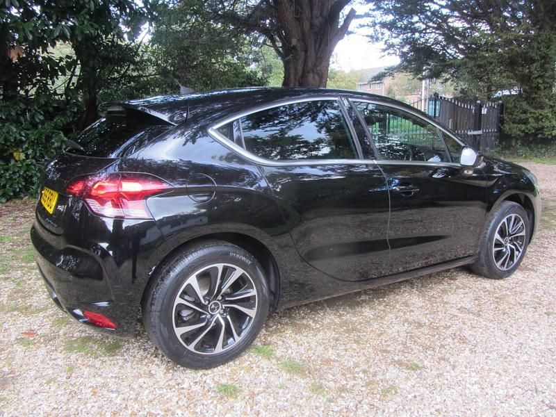 Used DS Automobiles DS4 Elegance 2015 Metallic black Hatchback
