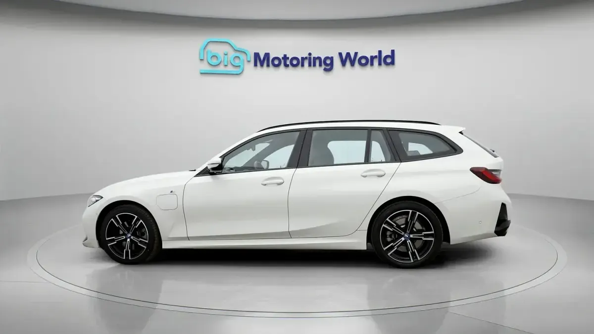 Used BMW 330e M Sport 292 HP (214 kW) 2023 White Estate