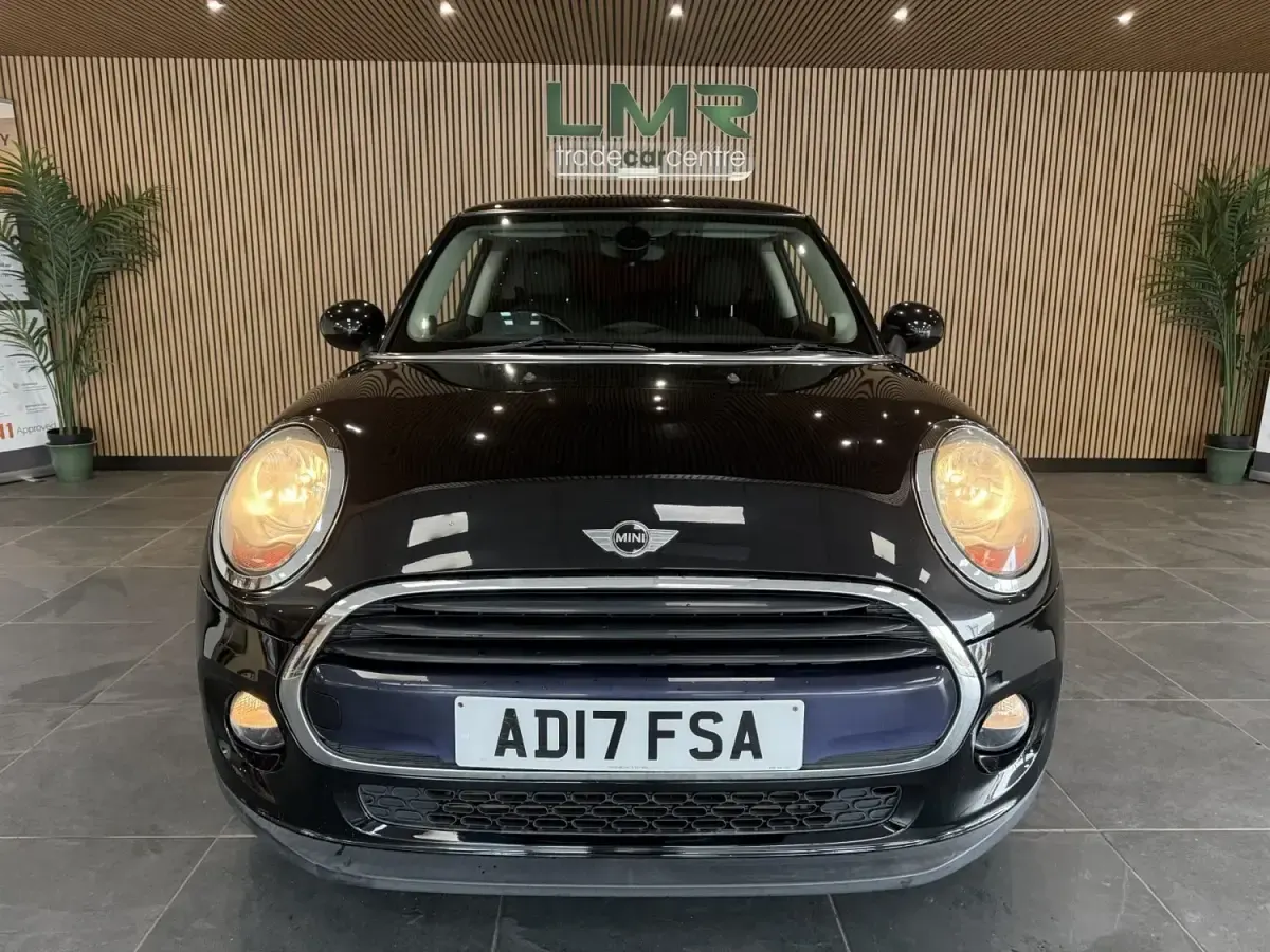 Begagnad Mini Cooper Hatch 2017 Svart Halvkombi