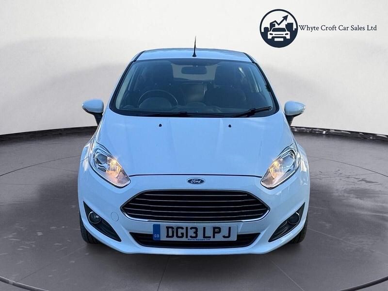 Used Ford Fiesta Zetec 2013 White Hatchback