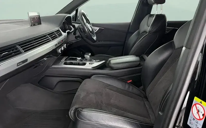 Used Audi Q7 S-Line 286 HP (210 kW) 2019 Black SUV