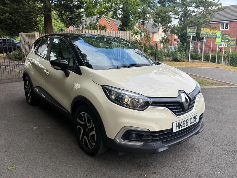 Used Renault Captur Iconic 90 HP (66 kW) 2019 Cream/black SUV