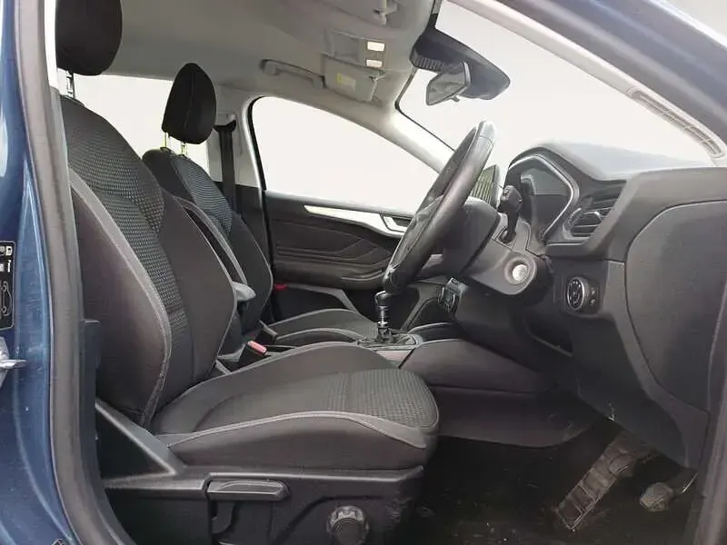 Used Ford Focus Zetec 125 HP (91 kW) 2021 Blue Estate