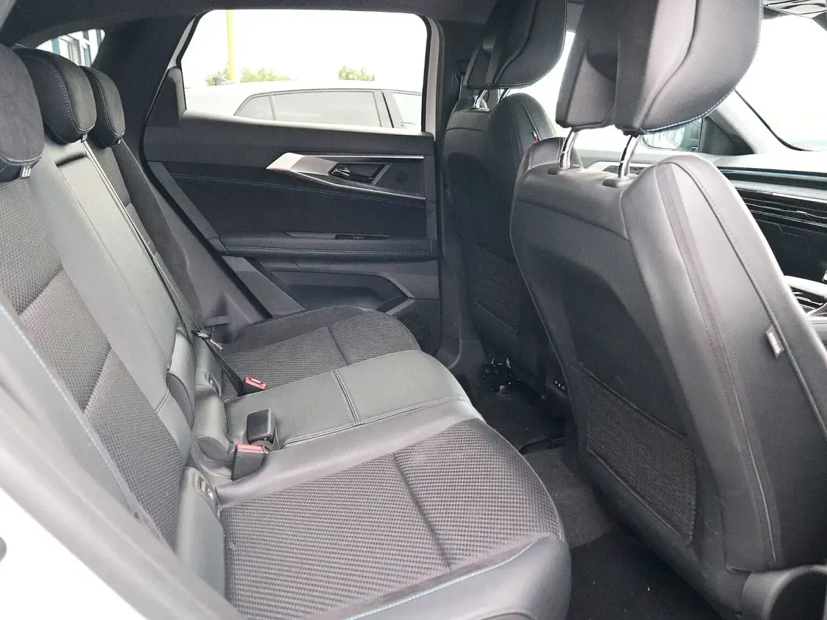 Used Renault Austral Techno Esprit Alpine 200 HP (147 kW) 2024 White/black SUV