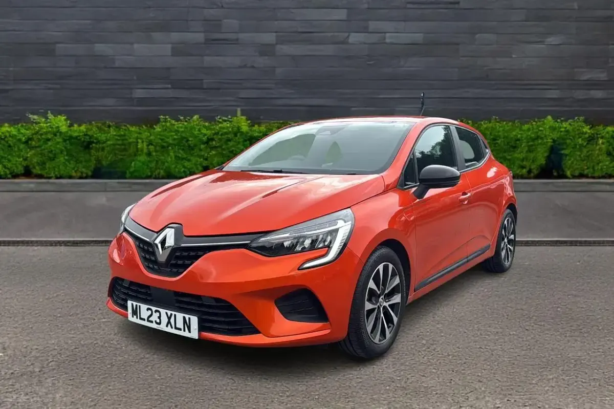 Used Renault Clio Evolution 140 HP (102 kW) 2023 Orange Hatchback