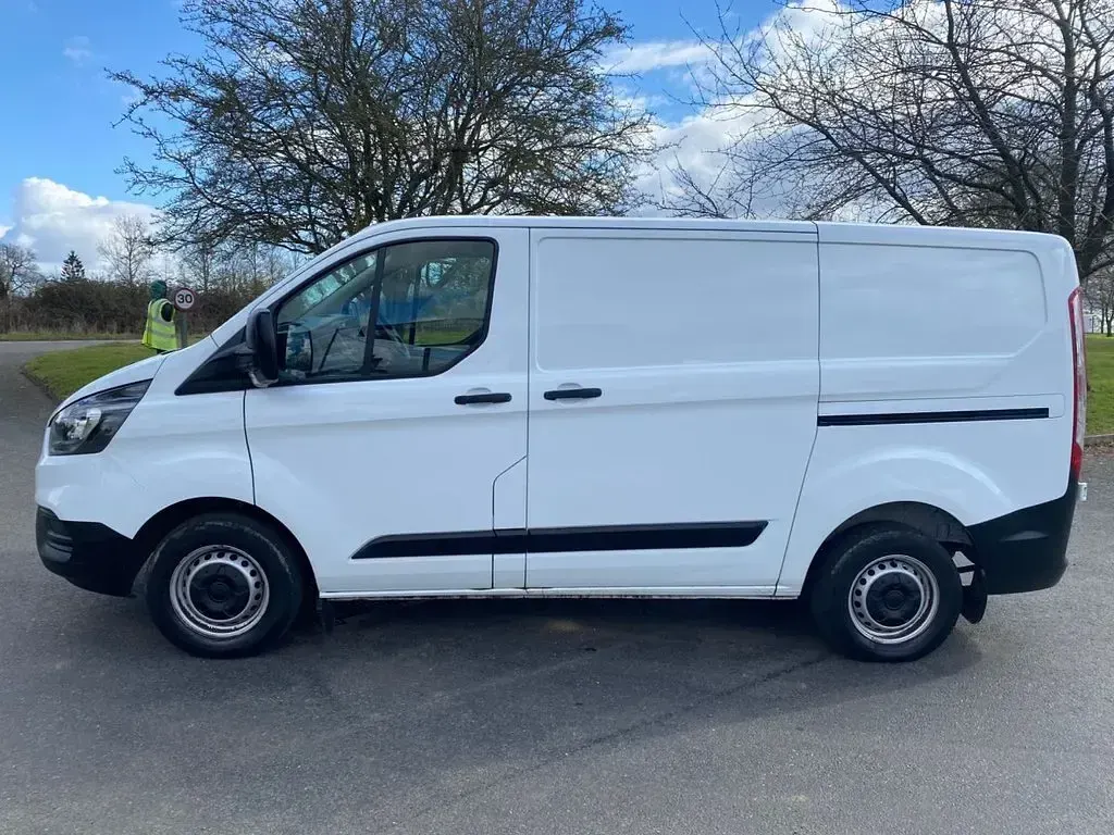 Used Ford Transit Custom S 105 HP (77 kW) 2022 White Van