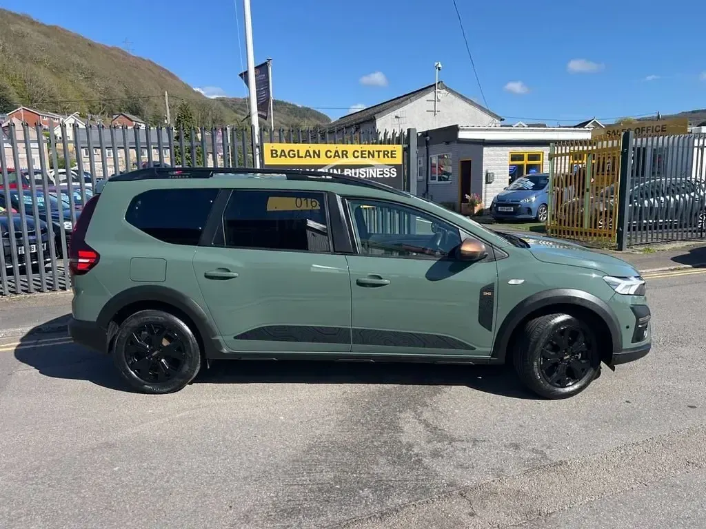 Begagnad Dacia Jogger Extreme 110 HK (80 kW) 2024 Grön Minibuss