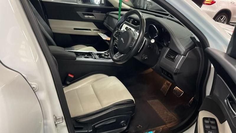 Used Jaguar XF R-Sport 250 HP (183 kW) 2019 White Sedan