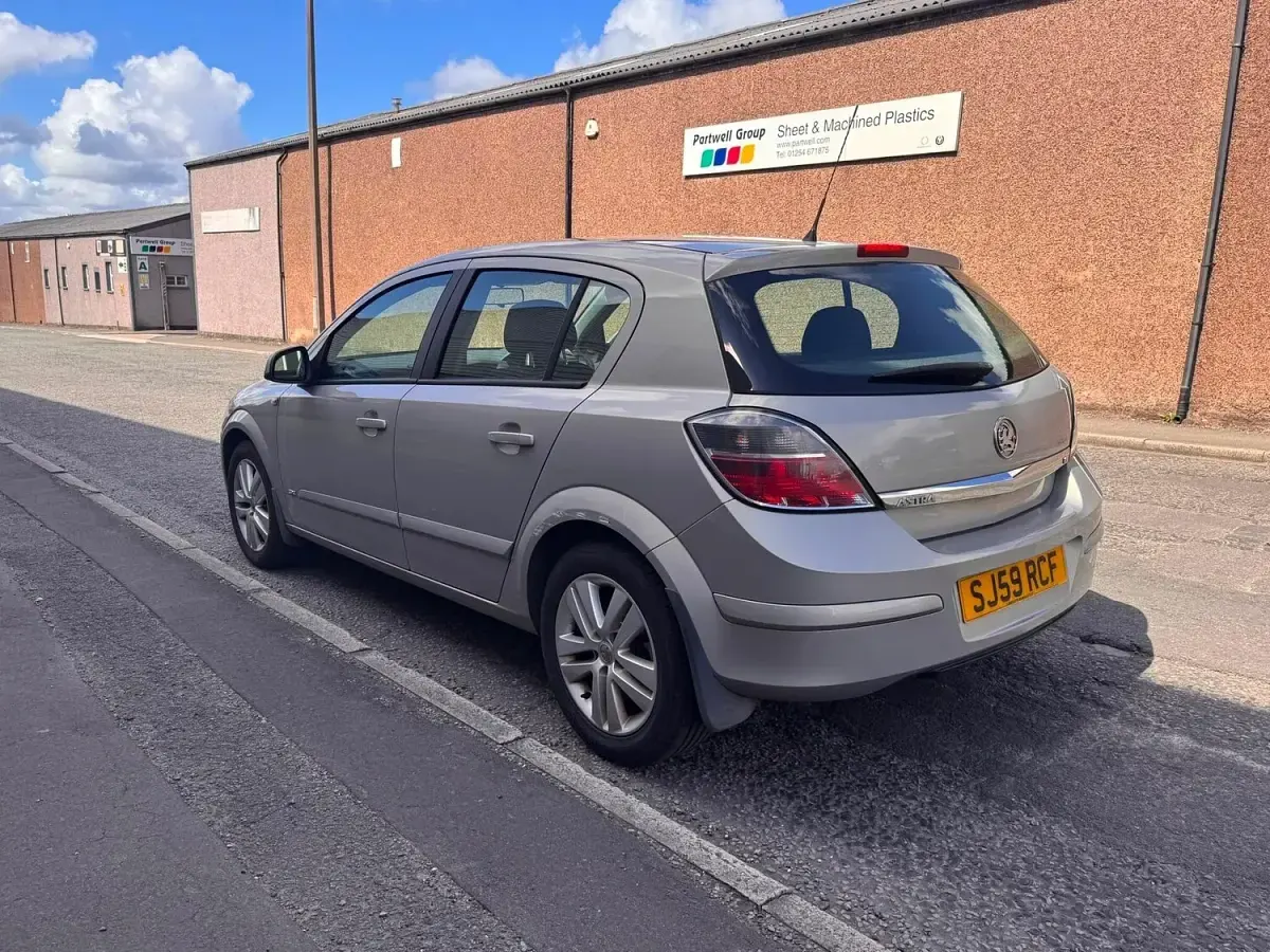 Used Vauxhall Astra 115 HP (84 kW) 2009 Silver Hatchback