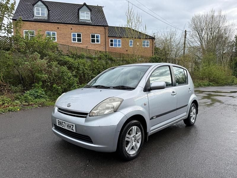 Used Daihatsu Sirion 87 HP (63 kW) 2007 Silver Hatchback