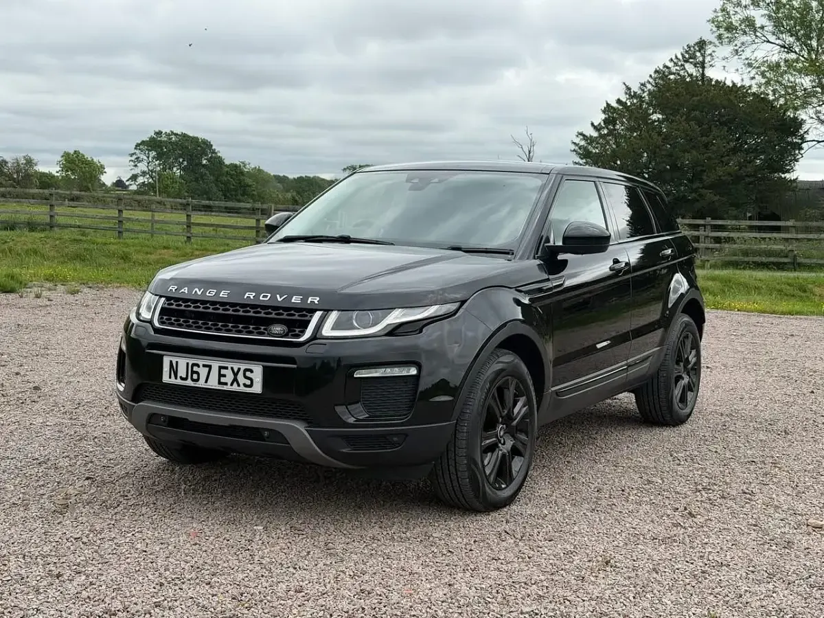Used Land Rover Range Rover evoque SE 2017 Black Estate