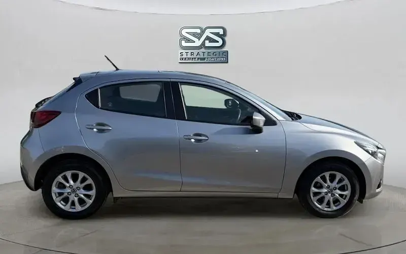 Used Mazda 2 90 HP (66 kW) 2016 Silver Hatchback