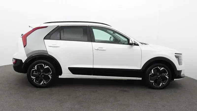 Used Kia e-Niro 150 kW (204 HP) 2023 White pearl SUV