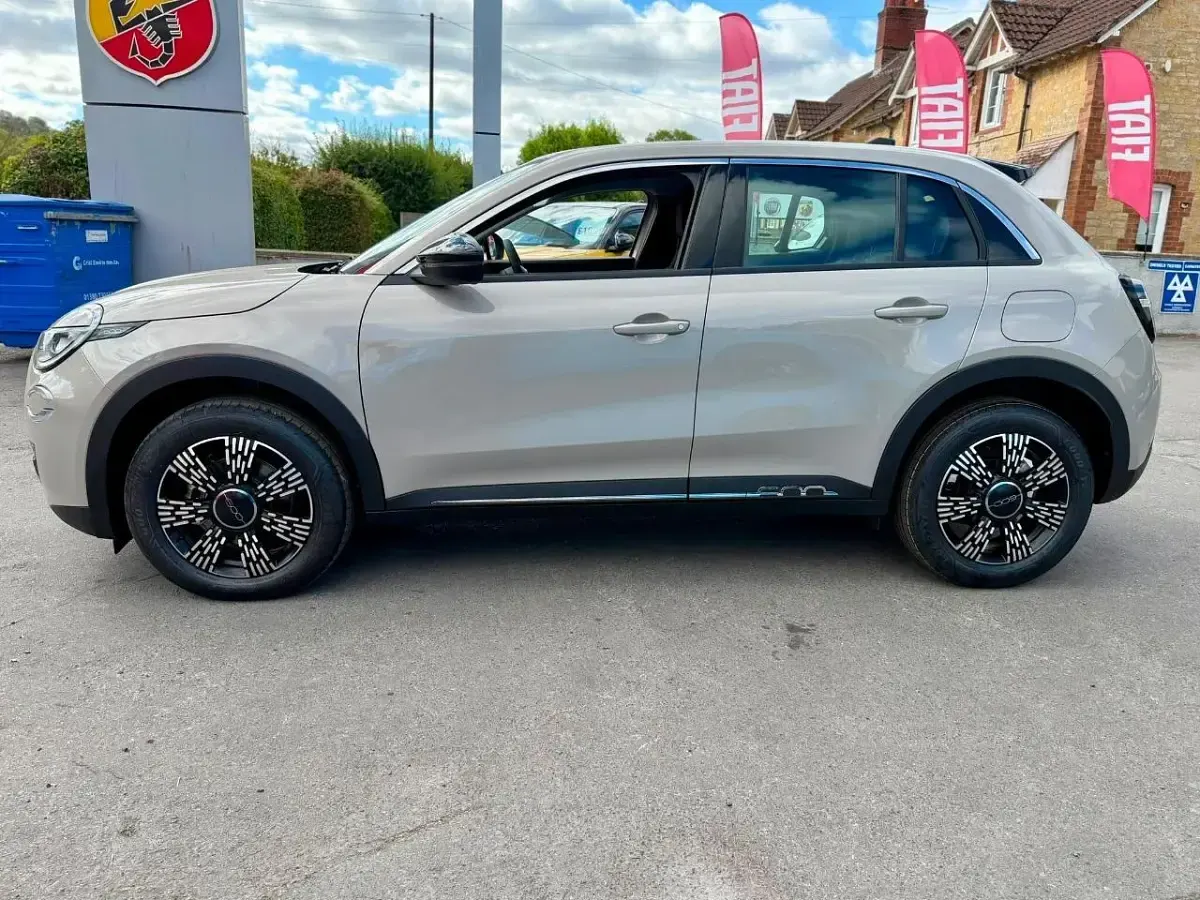 New Fiat 600 S 99 HP (72 kW) 2025 Brown SUV
