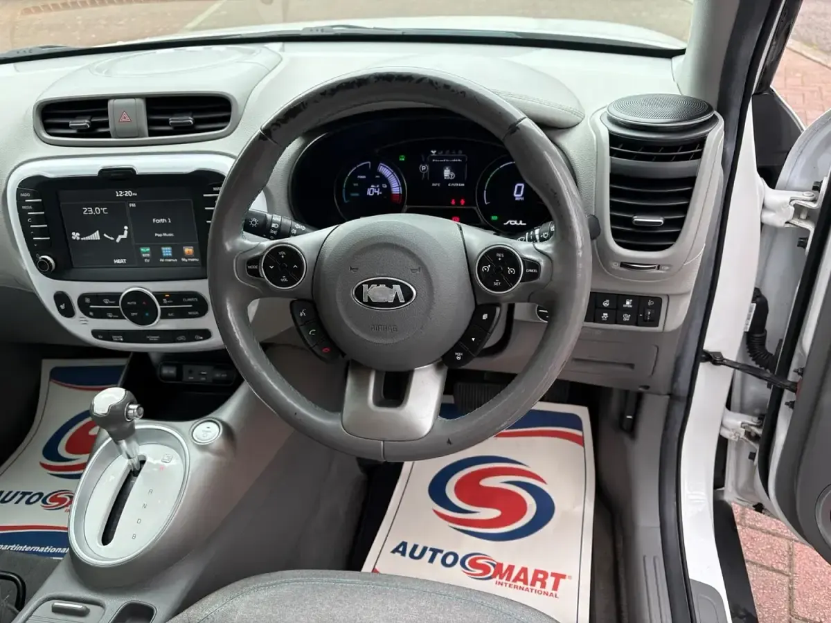 Used Kia Soul 80 kW (110 HP) 2018 White SUV