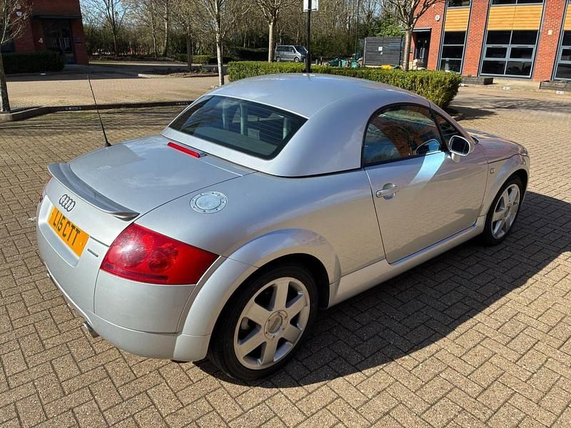 Begagnad Audi TT Roadster 225 HK (165 kW) 2000 Silver Cab