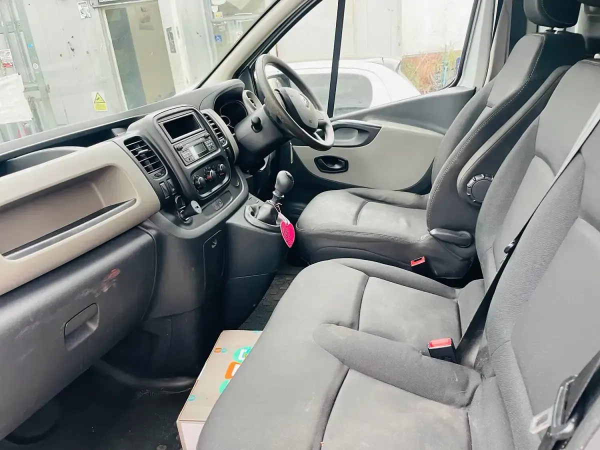 Used Renault Trafic Business 2015 Silver MPV