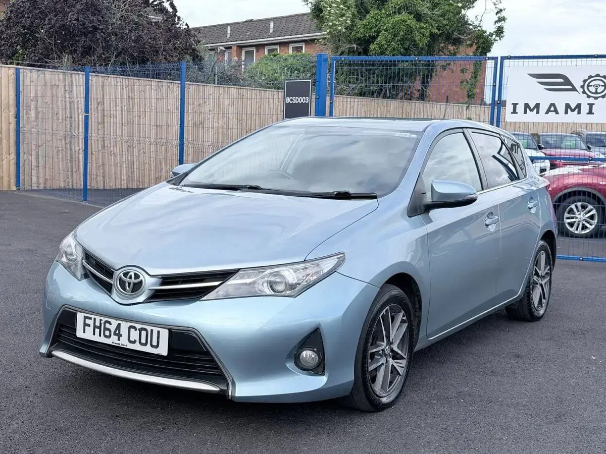 Used Toyota Auris 90 HP (66 kW) 2014 Blue Hatchback