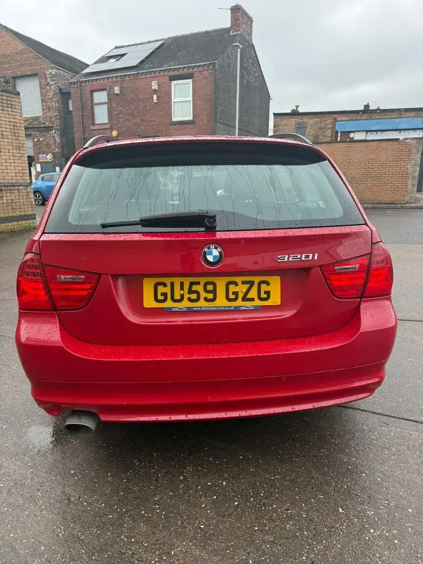 Used BMW 320 170 HP (125 kW) 2009 Red Estate