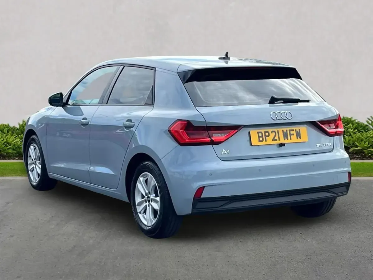 Usado Audi A1 Premium 94 HP (69 kW) 2021 Cinzento SUV