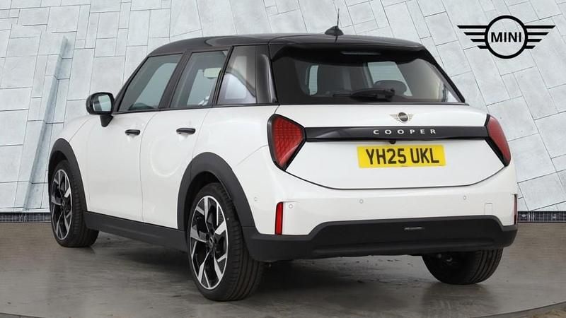 Used Mini Cooper Hatch 154 HP (113 kW) 2025 White Hatchback