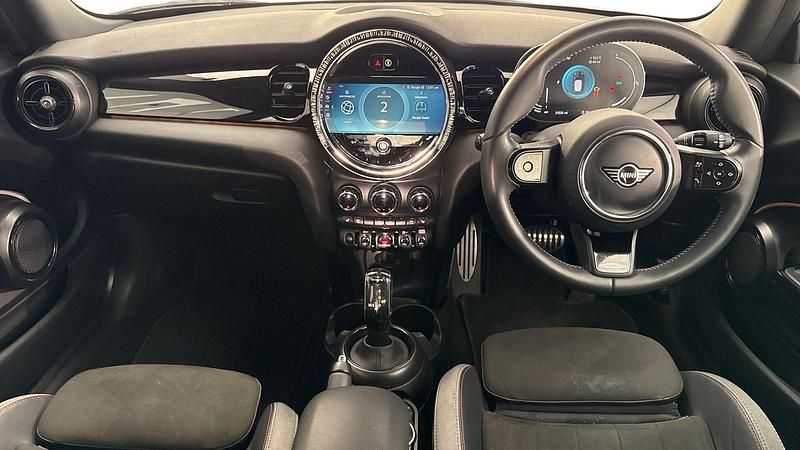 Used Mini Cooper Hatch 134 HP (98 kW) 2023 Silver Hatchback