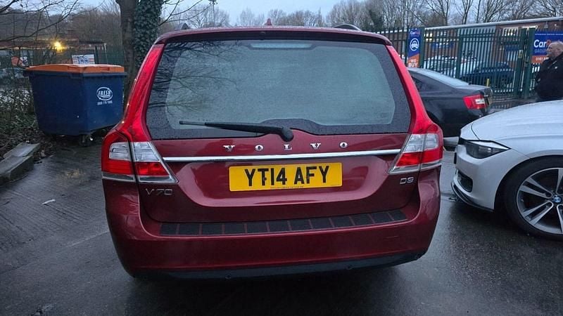 Used Volvo V70 SE 2014 Red Estate